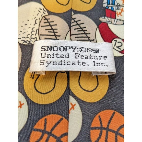 Vintage Peanuts Neck Tie Snoopy Sports Balls Football Soccer Billiards Novelty - Picture 3 of 4